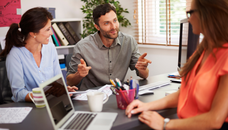 Lire la suite à propos de l’article Comment j’ai amélioré mes relations en milieu professionnel en tant que  Leader de la Tech’ avec la Communication NonViolente